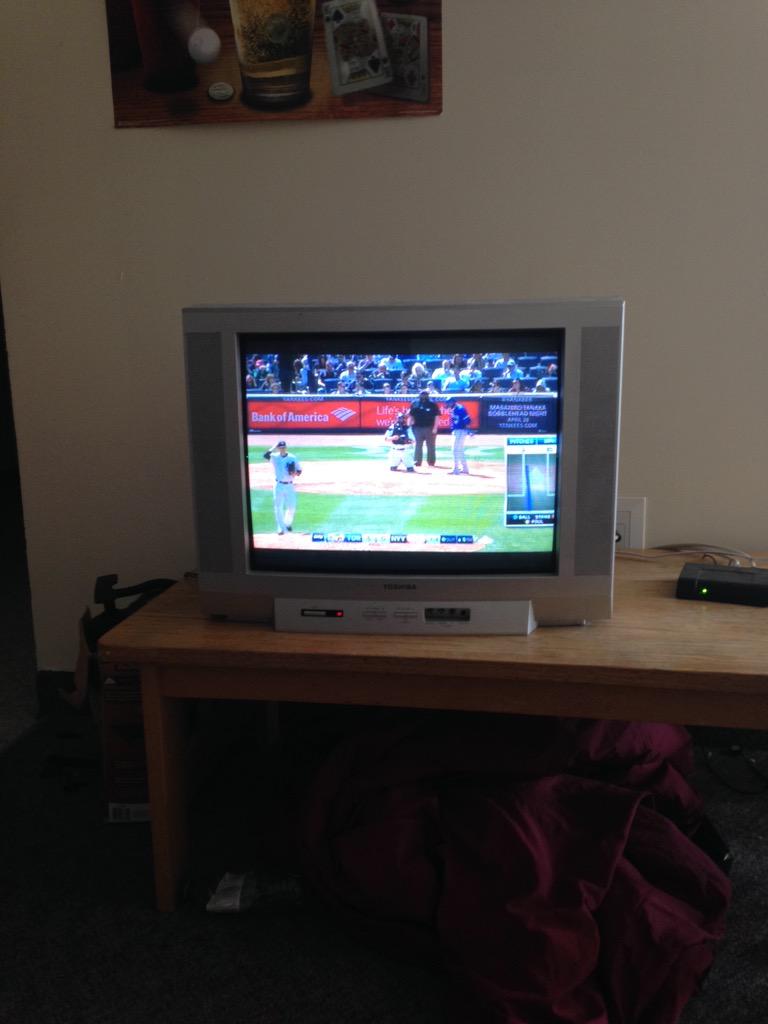 ryan2pryce's tweet photo. @BlueJays watching from the dorm room #doneclass #OpeningDay #ComeTogether http://t.co/KNqTMYKaUJ