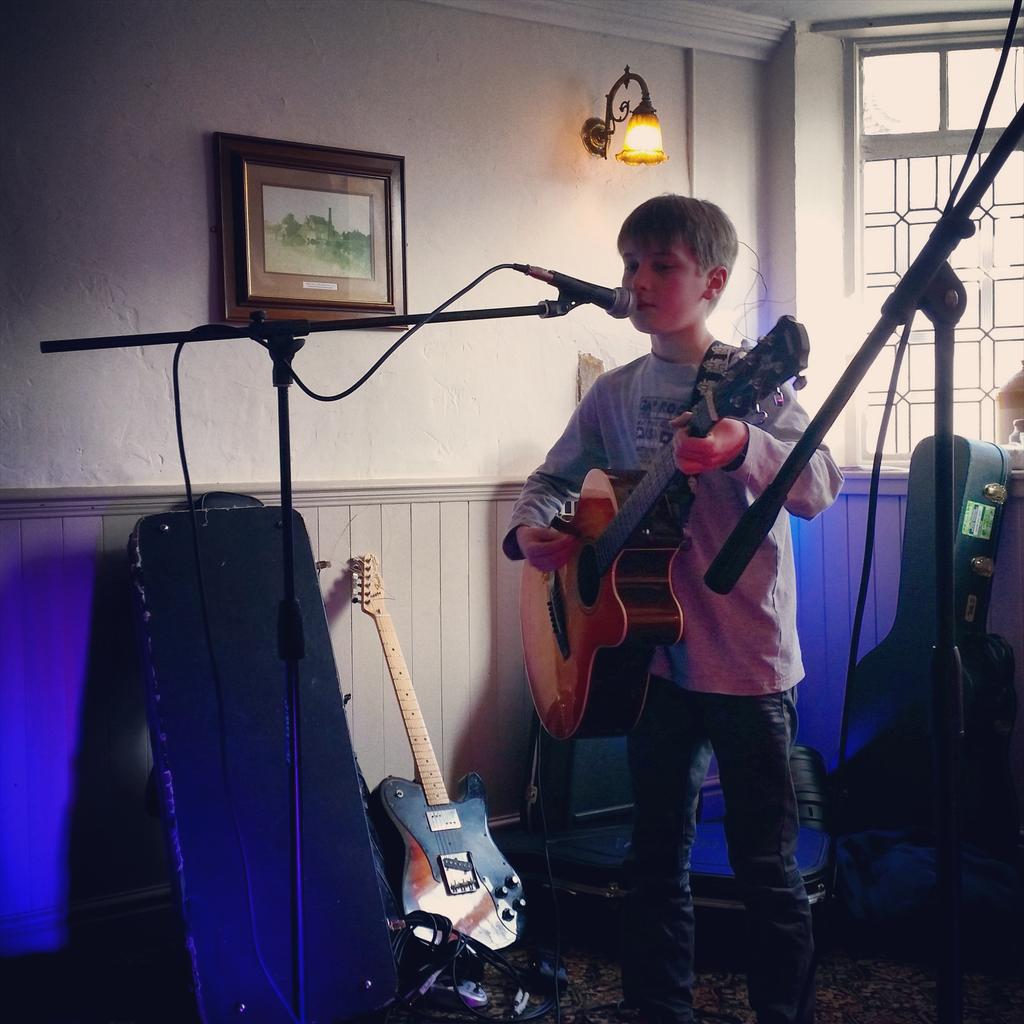 AwkwardSP's tweet photo. A great Open Mic In The Early Eve at TheBull Inn Clifton Ta to @JoeDolman96 &amp; all the acts it was special
#AwkwardSP http://t.co/6UgSUTGFmt