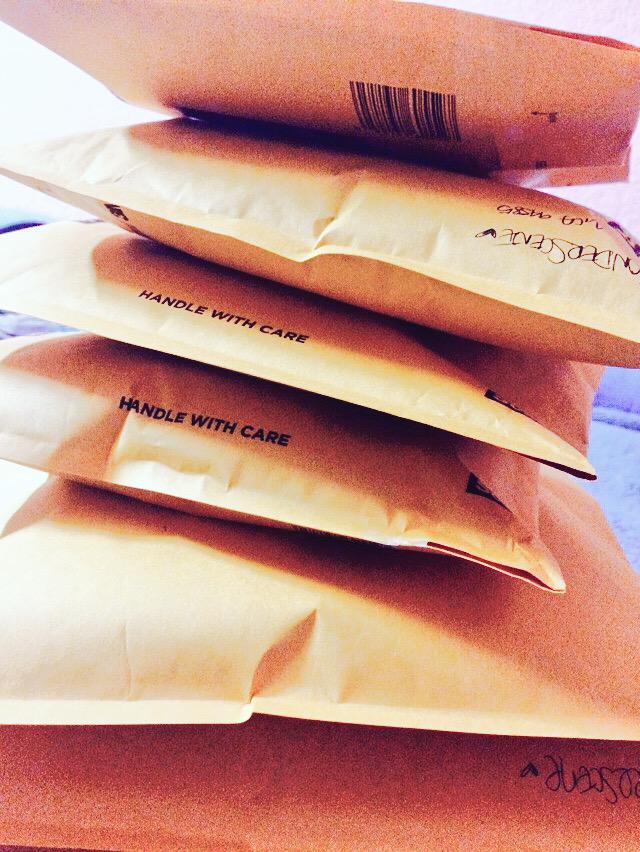 WonderScene's tweet image. Signed, sealed, and on its way to delivery! 💌