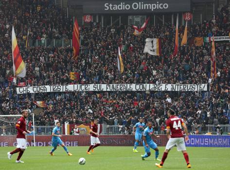 agonchannelit's tweet photo. Esclusiva #Sportsquare 22.25: la mamma di #CiroEsposito interverrà per commentare gli striscioni esposti all'Olimpico http://t.co/cNmXbwTAUp