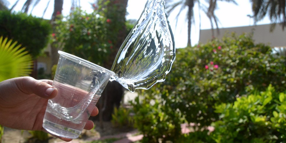 BusinessInsider's tweet photo. Americans are suddenly drinking more tap water — here's why http://t.co/7iIr2o8frB http://t.co/FOiGBQlnH3