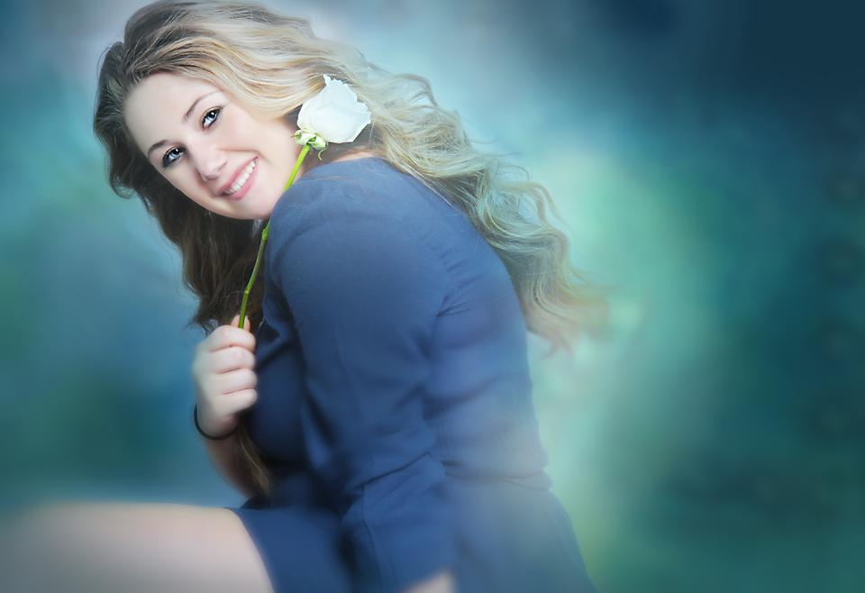 LeslieSuePhoto's tweet image. A White Rose #innerouter