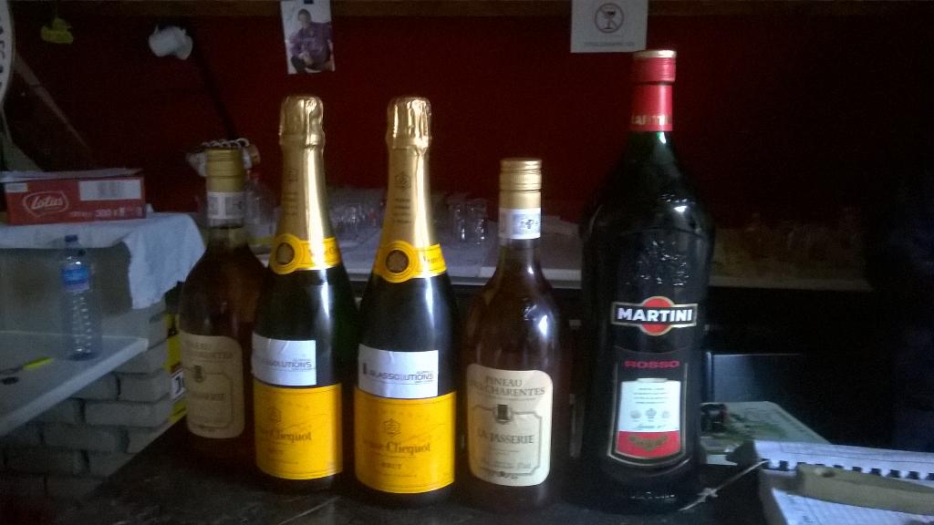 StijnVoorde's tweet photo. Eentje drinken op een geslaagde editie #lml2015 #lmlcrew http://t.co/nOksou2FEy