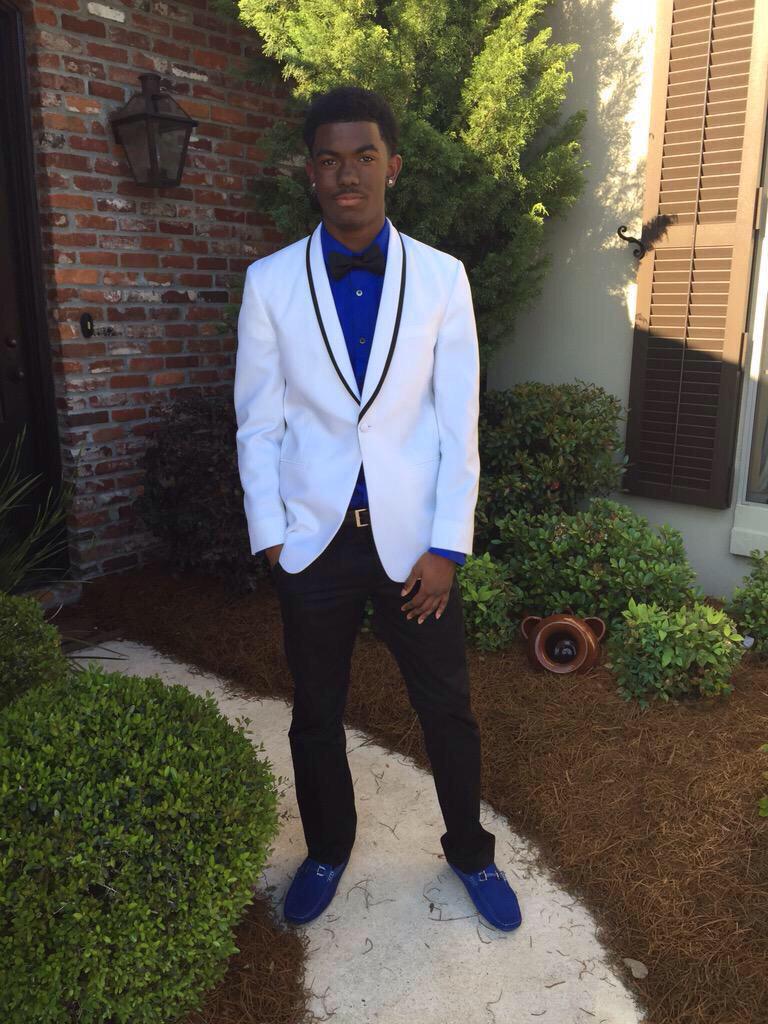 prompics2k15_'s tweet photo. Blue &amp; White 😍👏 #Prom2k15 ✨ http://t.co/d4Yd1i9JBE