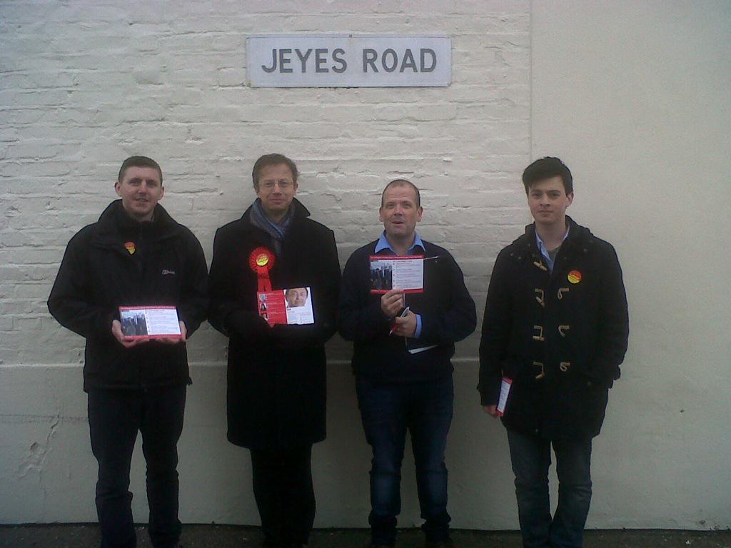 GillSouthLabour's tweet photo. Fantastic Campaign sessions across the ward yesterday and today ! Level of support is amazing! #LibDemLetDown http://t.co/iYcwqLttOX
