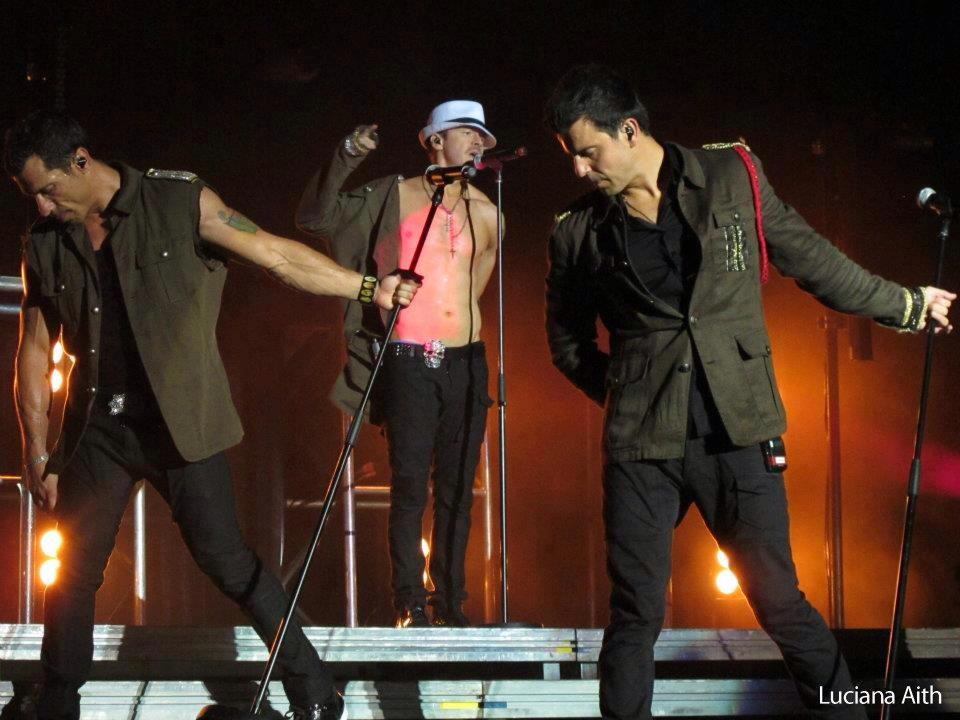 Carolbrazil09's tweet photo. @LucianoHuck @biancaprs @luaith #NewKidsOnTheBlockNoCaldeirao #20DeJunhoDe2012 #HSBCSP http://t.co/I7Jjie4Wsr