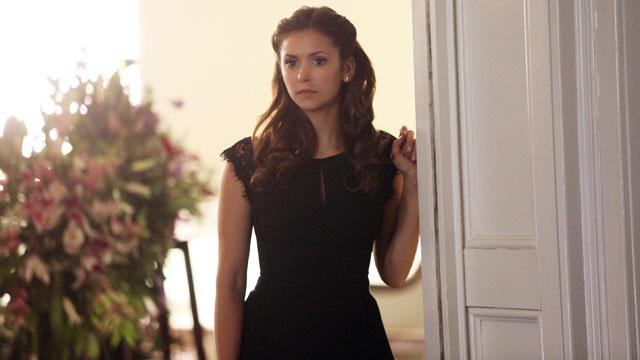 etnow's tweet photo. .@NinaDobrev is leaving #TheVampireDiaries at the end of this season. http://t.co/fPqu8y5h4j http://t.co/qtUXPbp5Ya