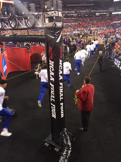 CharlyOnTV's tweet photo. #Duke takes the floor at Lucas Oil Stadium. #NCAA #IndyFinalFour http://t.co/Jlj8rE2Eoq