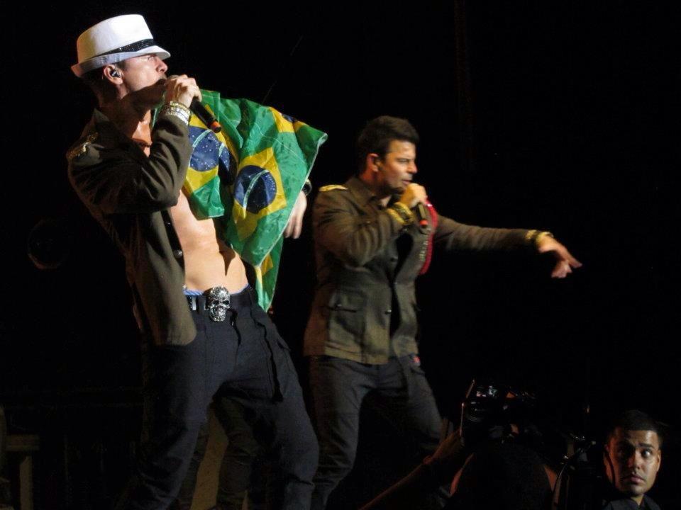 Carolbrazil09's tweet photo. @LucianoHuck @Marcelyrr #NewKidsOnTheBlocknoCaldeirao #20DeJunhoDe2012 #HSBCSP http://t.co/qpqsJ973OO