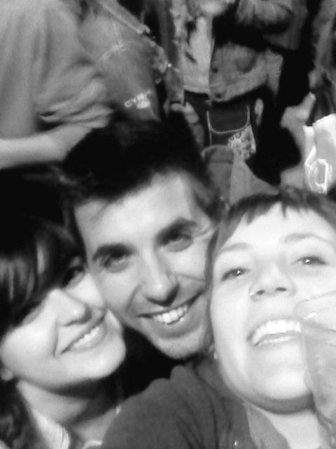 JessicaOset's tweet photo. Ole ole y ole conciertazos de @JamonesTacones @JuanitoMakande y @elpuchero para repetirr @anaarocii http://t.co/pl8cyQjGl5
