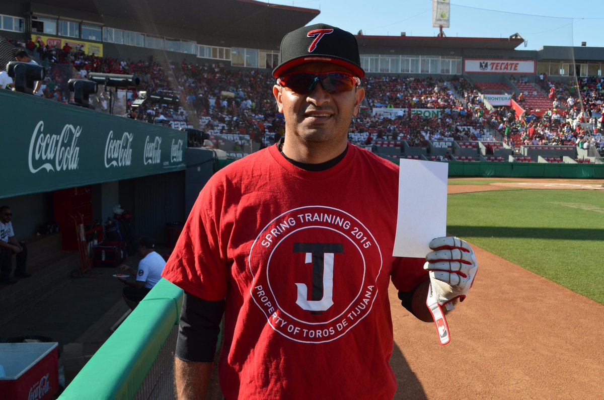 TorosDeTijuana's tweet photo. Oscar Robles apoyando el Día Internacional del Deporte para el desarrollo y la Paz #TarjetaBlanca #DIDDP http://t.co/YfaJVLVJE2