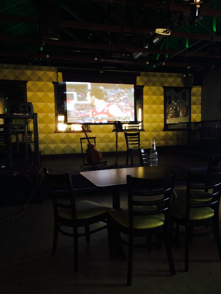 ToadzBar's tweet image. Be sure to come watch the game with us tonight and grab cold drinks and food 🙌🙌