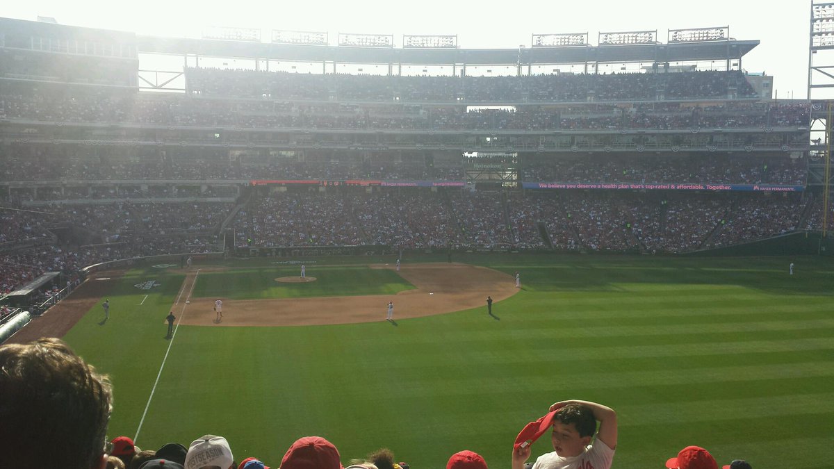 Marielitos55's tweet photo. #InstaNats opening day! http://t.co/9kGiYs1ot5