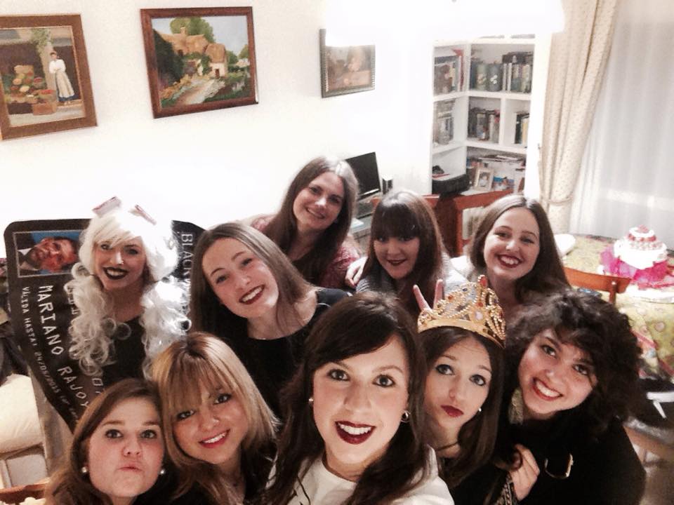 PeacemakerCreep's tweet photo. #MeGustasMil #España momentos de locura, este selfie nos representa! @Claraneifs @PaulaCadiz8 @Rosi26pc nominadas http://t.co/MyEQGanOme