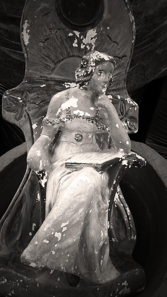 poemm89's tweet image. Raquel de Luna fue un angel. #antique #OldClock #1950