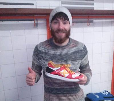 FSWeb2008's tweet photo. ¿Que te parecería si sorteáramos también las zapatillas del porterazo @JuanBMolinaS ?
RT Si te gustaría lo hiciéramos http://t.co/iaeVMy68cw