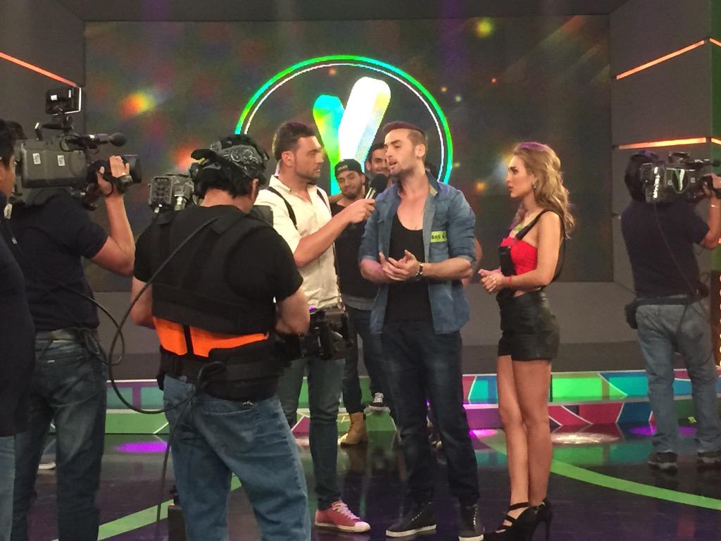 EcEstadio's tweet photo. ¿Qué crees de la relación entre @Sebastian_Camel y @VickyTurusha? #YingoPower http://t.co/5YCyMPFjJE