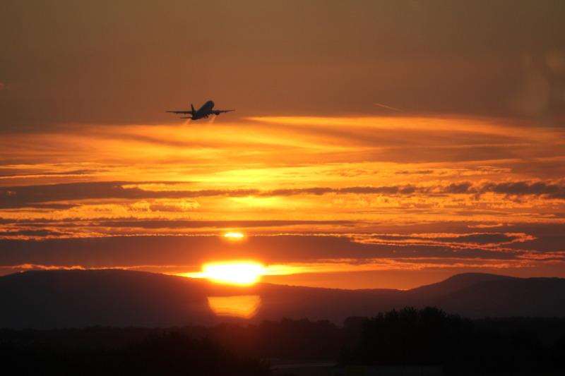 BackpackThe's tweet image. Sunsets in Hvar, Budapest, Angkor Wat and Bali #sunset #travel jonathansbackpack.com