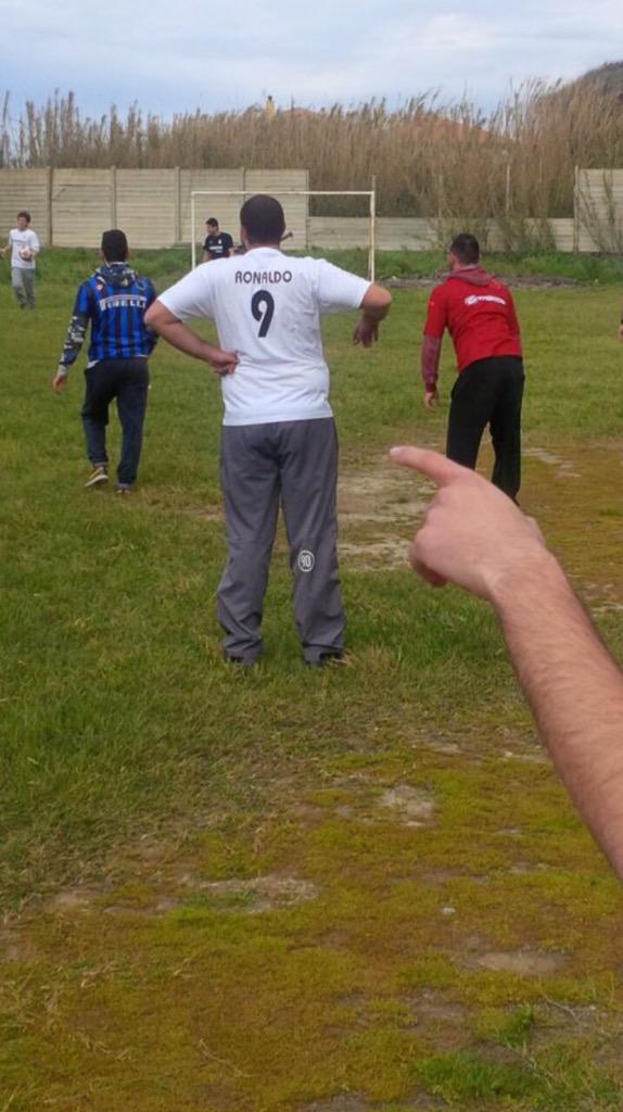 bakke6's tweet photo. A Pasquetta ho tenuto alto il tuo nome. #galacticos #ronnie #fenomeno @Ronaldo http://t.co/oRICOyTnsl