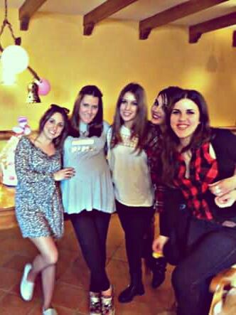 AnaH140488's tweet photo. A la mejor futura mamá! 😊 #babyshower @AnabelC87 http://t.co/2G8pSRtK42