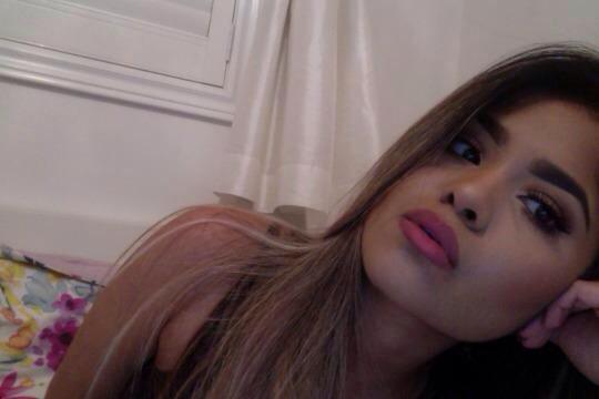 sweetbaddies's tweet photo. I wouldn't mind talking to her 👀💻😍 http://t.co/S88kNMuiit