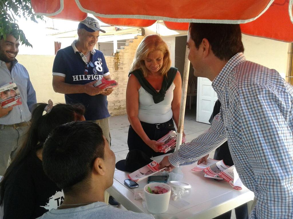 lauramonteromza's tweet photo. En San Roque, Maipú. Consultas de cómo enfrentaremos la inseguridad y falta de empleo. Hay respuestas. #CambiaMendoza http://t.co/AAsqngLaq6
