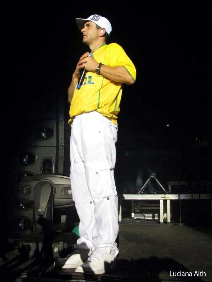 Carolbrazil09's tweet photo. @LucianoHuck @biancaprs @luaith #NewKidsOnTheBlockNoCaldeirao #20DeJunhoDe2012 #HSBCSP http://t.co/FWz5cBsDzw