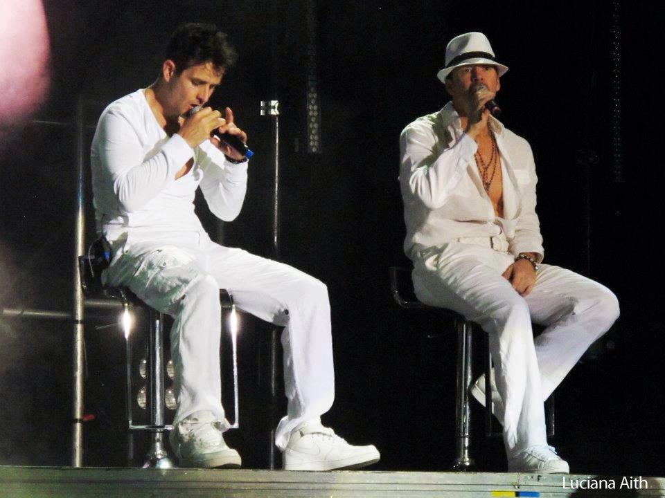 Carolbrazil09's tweet photo. @LucianoHuck @biancaprs @luaith #NewKidsOnTheBlockNoCaldeirao #20DeJunhoDe2012 #HSBCSP http://t.co/MFKs1pK4aS