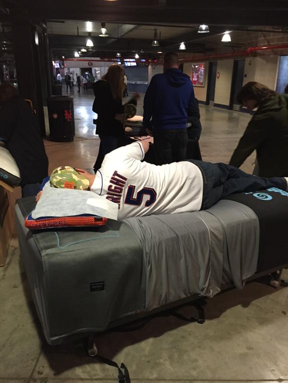 eugenealletto's tweet photo. โ@bedgear: Is David Wright on our @bedgear! @mets #metswatchparty http://t.co/6x05TmftAhโ hope not did he miss his flight? @bigmetsfan1