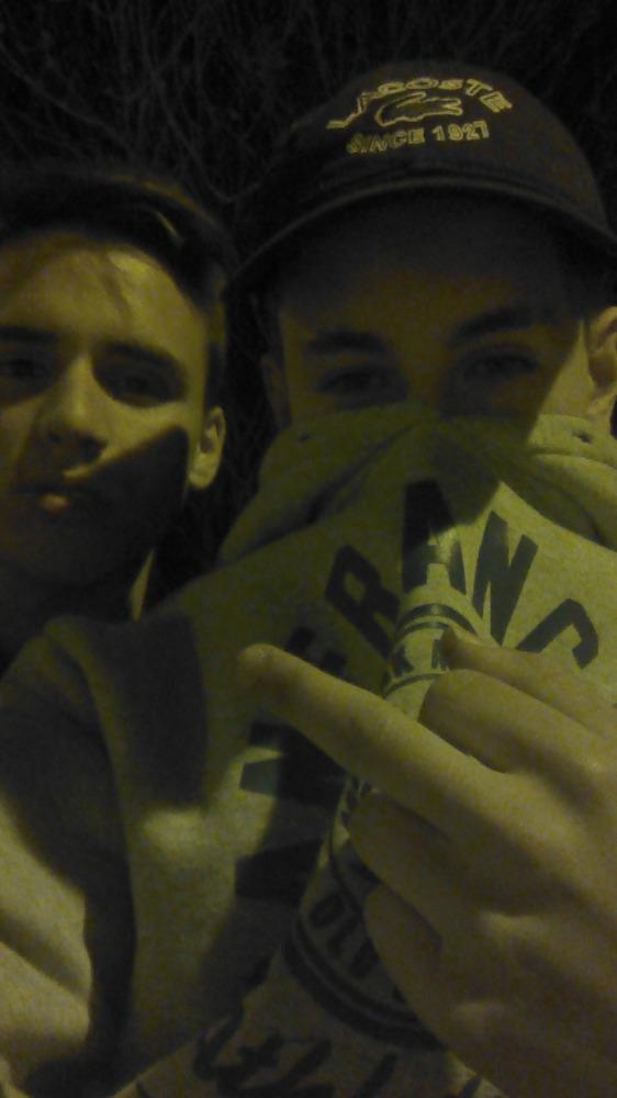 pablico_g's tweet photo. Con mi colega el sito 💸💸🚬🚬💰💰💳💳 http://t.co/E49yT462HI
