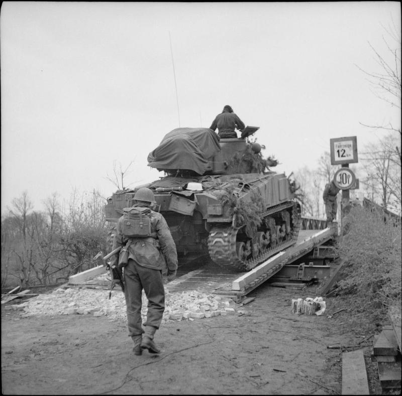 6thairborne's tweet photo. Crossing of the Dortmund-Ems Canal #BalticAdvance 4-6th April 1945 #6thCameronians, #ColdstreamGds & @2dragoons http://t.co/JaXD6iuH3g