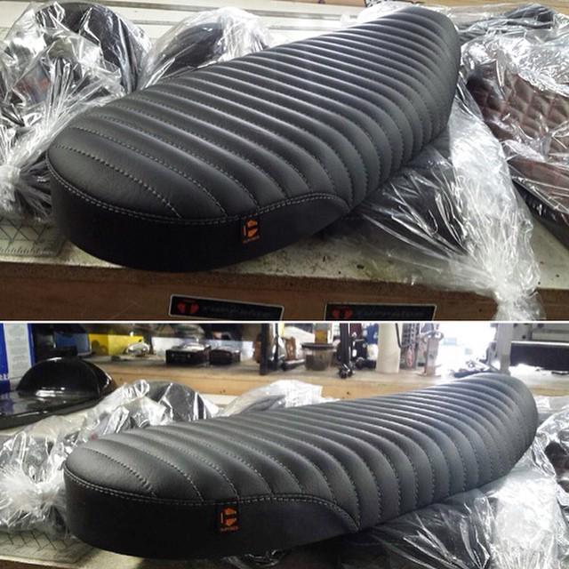 motochopshop's tweet photo. New brat seat from @chappellcustoms #tuffside seats for @paulvedere Triumph Bonneville. #triumph #bonneville #motoโฆ http://t.co/b70LxtRwcq