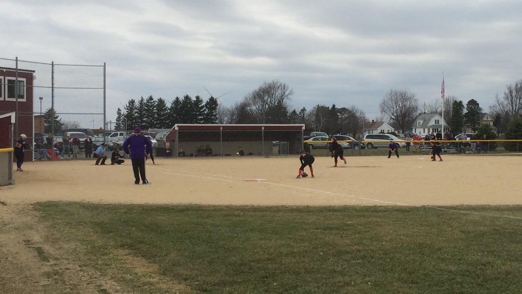 ictwolves's tweet photo. Final at IC: #ICSoftball gets the win over Paw Paw 7-2 http://t.co/AIGGlWj7m0
