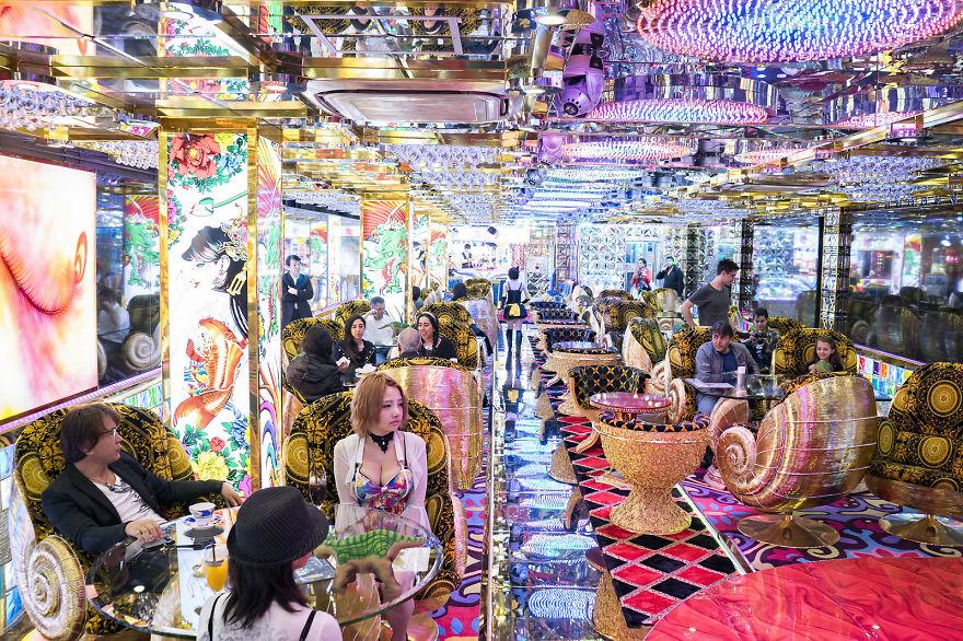 CreativZone's tweet photo. The #Robot Restaurant ... - http://t.co/4bU05YlBW9 - #80s #BrightLight #Cafe #Fullpage #InteriorDesign #Japan http://t.co/DAvIKJ783N