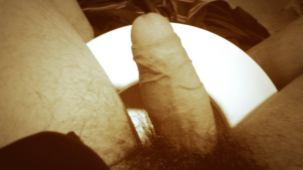 HectoeAlex's tweet photo. Aquí les dejó una pick de mi verga #jalandomelaenelbaño #toycaliente http://t.co/kZrSQHIPyx