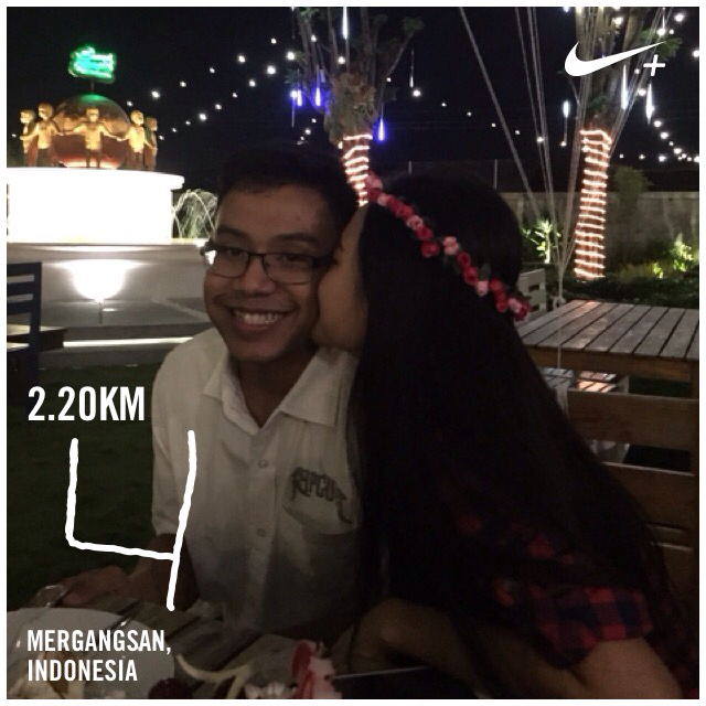ClarenceBagas's tweet photo. #happiness I just ran 2.20 km with Nike+. http://t.co/i4aOotN4Ud #nikeplus http://t.co/P656AmYmF0