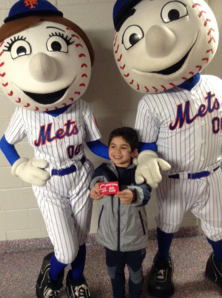 CitiField's tweet photo. Check out these lucky little fans who are going home with @OrientalTrading gift cards! #MetsWatchParty http://t.co/ECAtzt7TE8