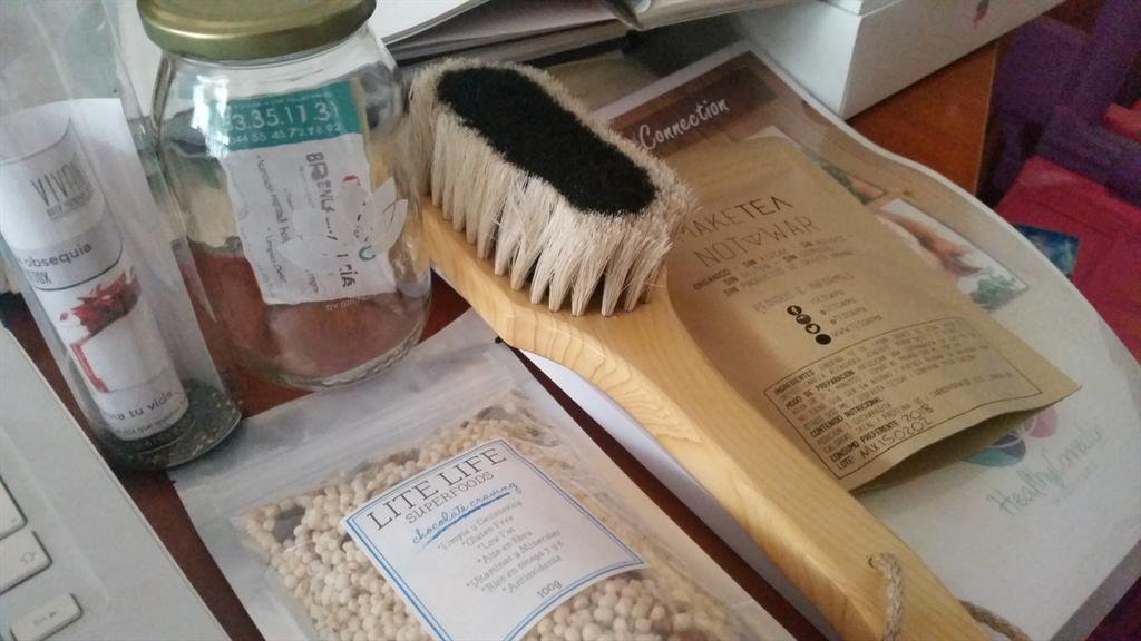 SonitaChavez's tweet photo. Gracias @bren_garci por el kit #healthyconnection http://t.co/ragda58Tca
