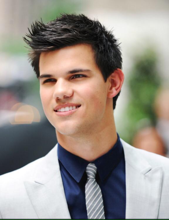 MVHSLookAlikes's tweet photo. http://t.co/z4Zuh3hz5N