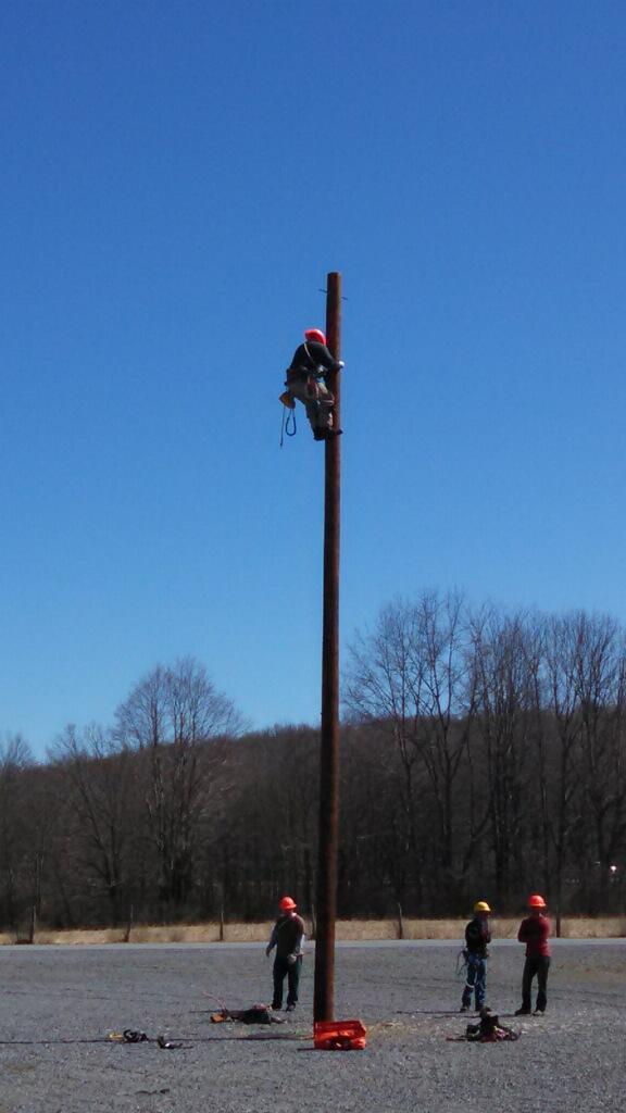 DavidKinsley's tweet photo. Had a great week at #lineman school. 3 more to go. http://t.co/Ltd9Lto4W8