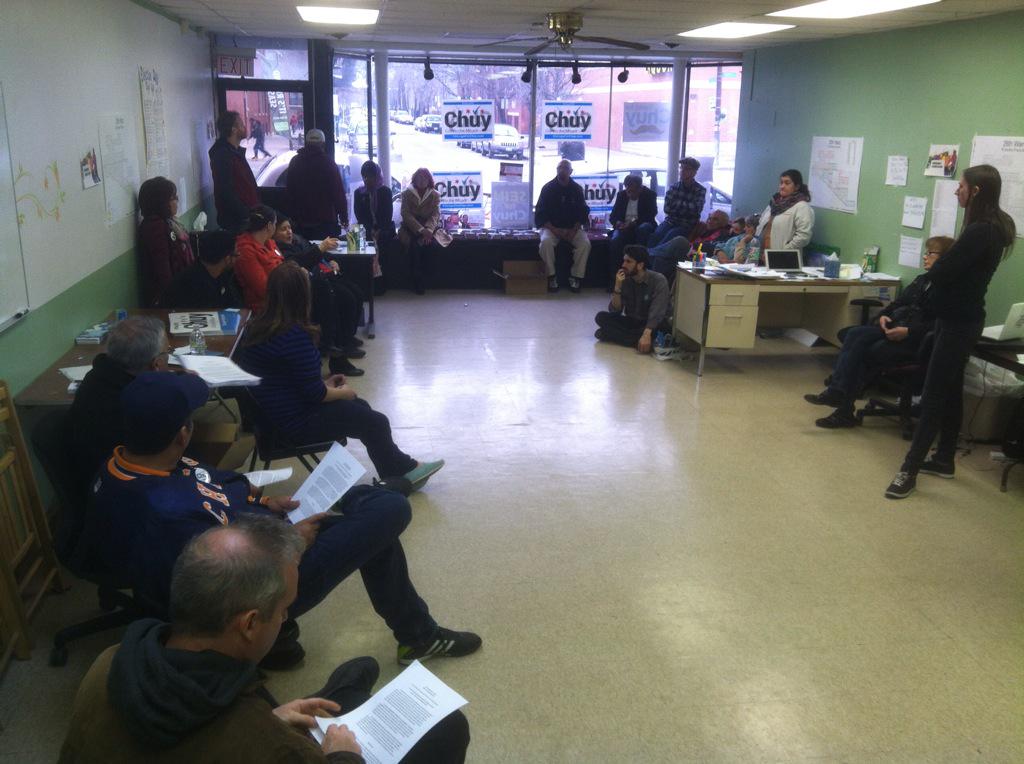GIAChicago's tweet photo. Volunteers getting trained in Humboldt Park to poll watch for #Chuy2015 #takebackchi #DumpRahm http://t.co/lNxg0r733D