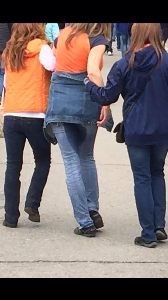 pants-peeing-in-the-street-chinese-suck-cocktures