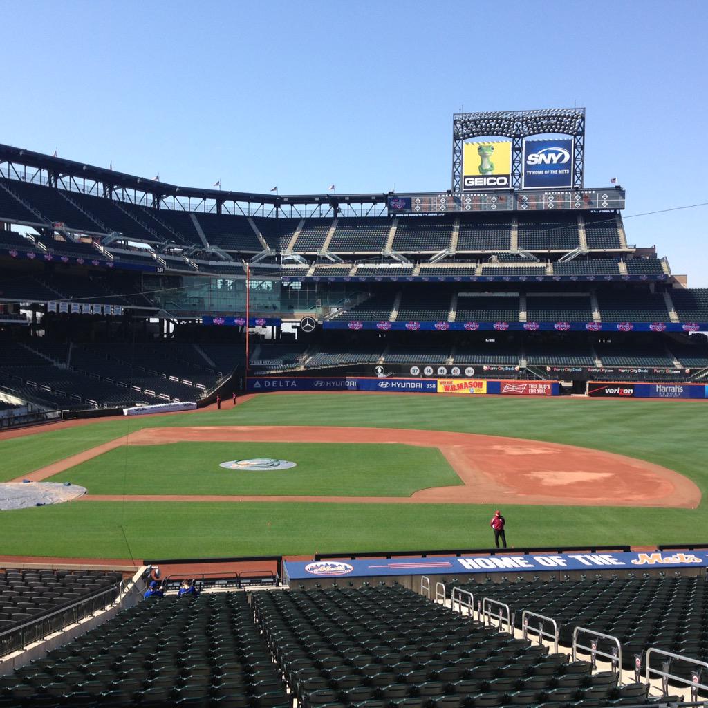 BEDGEAR's tweet photo. #Mets win! Great way to start the season, looks like their #SleepFuel is working! @Mets @CitiField #MetsWatchParty http://t.co/asLxAavcGm