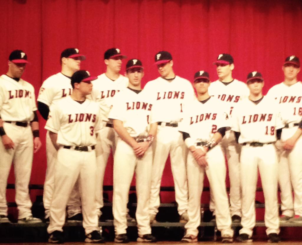 JDLawrence1029's tweet photo. Can't believe this group of seniors was my first team. Time flies. (Not the best timing for a pic) #foranbaseball http://t.co/flo0oOoRW6
