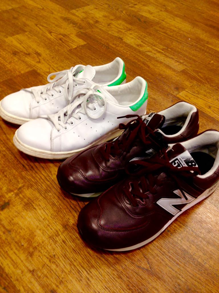 mamamajohn's tweet photo. やはりスニーカーが好きなんだ。たかが運動靴、でもそれが俺の気持ちを上げる。足元はいつも軽やかだ。歳とっても、ジジイになっても、やめられない。スニーカージャンキーなんだな。 http://t.co/AyCeuxmlNs