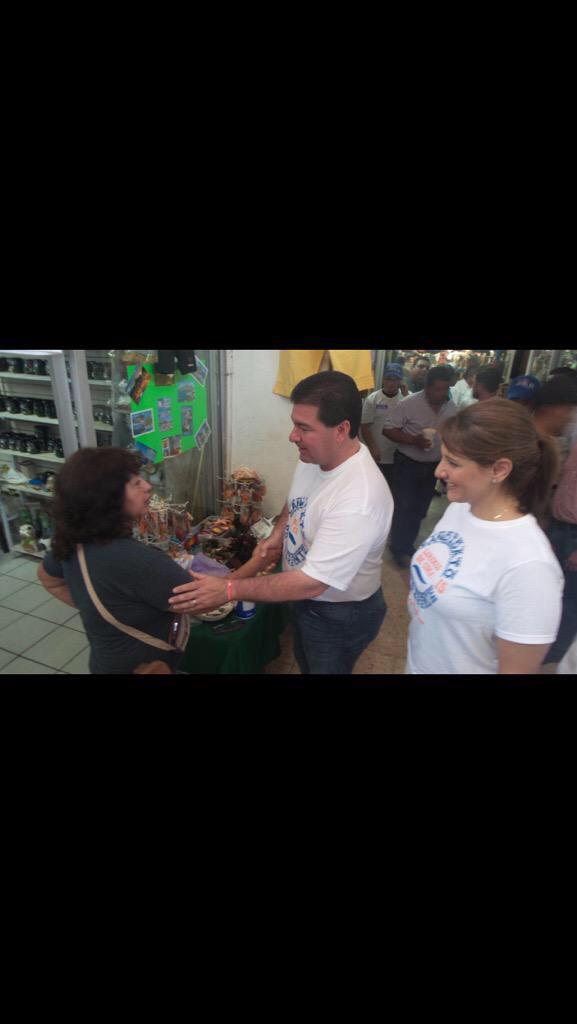 Lorenzo_de_Cima's tweet photo. Un fructífero recorrido por #MercadoMunicipalGuaymas el contacto directo con locatarios y ciudadanos nos motiva mucho http://t.co/dKV5q8ZNtz