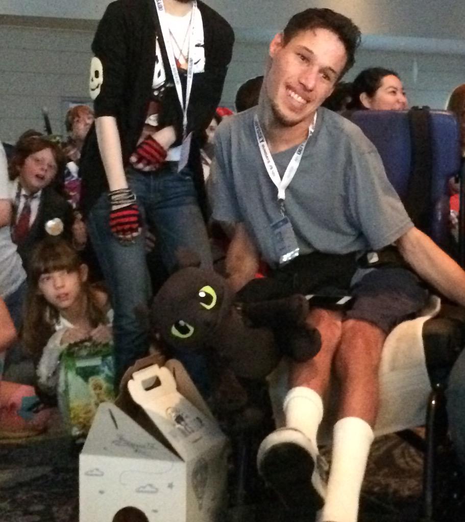 Dreamworks's tweet photo. A big THANK YOU to @buildabear who provided Toothless plush toys during our @WonderCon panel yesterday! http://t.co/8fcbjmtnmt