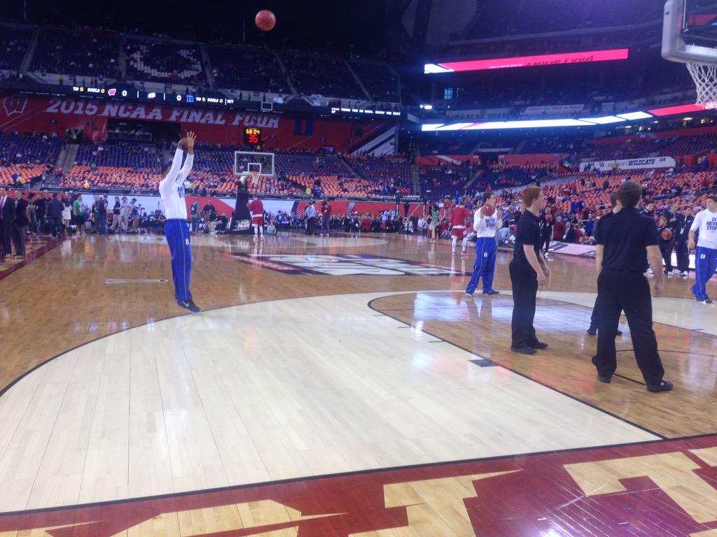 taytorwudzo's tweet photo. Up close and personal tonight! I'm ready for this game! Who's your pick? #Wisconsin #Duke #IndyFinalFour http://t.co/o7YloBK9uF