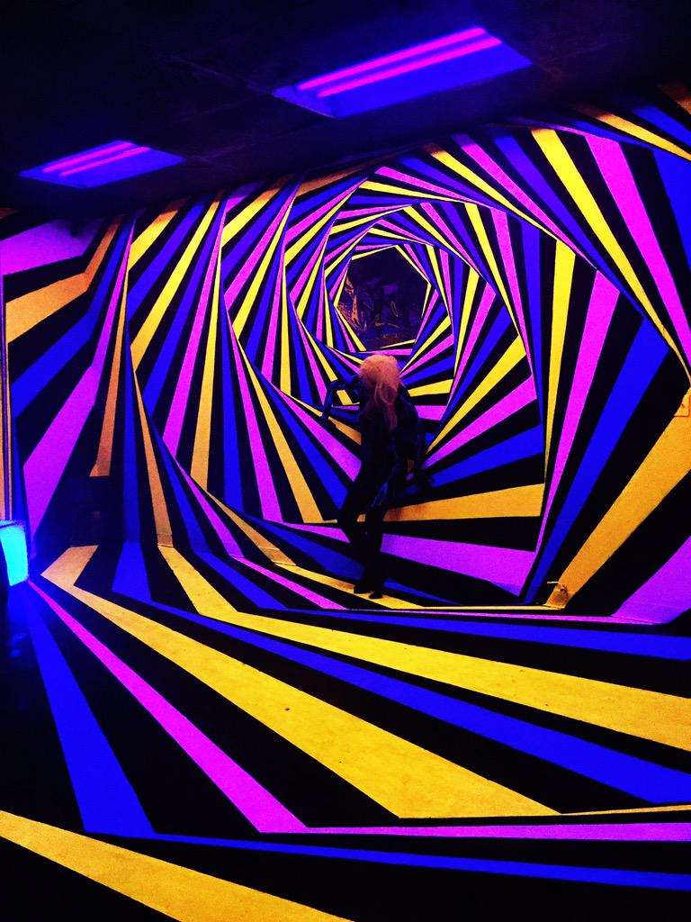 theradicalzine's tweet photo. Entered the subconscious of @bornsmusic tonight #LucidCandy http://t.co/4XES0hFL2c