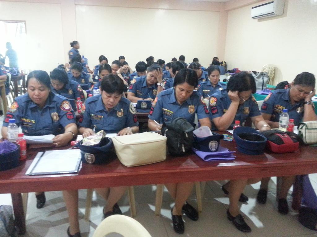 Pro6Wccd's tweet photo. Batch 2 of Refresher Course for WCPD Officers taking the Pre-Test @pnp_region6 @pnpts_rstu6 @ordpro6 @wcpc_pnp http://t.co/3WOqEU1YEK